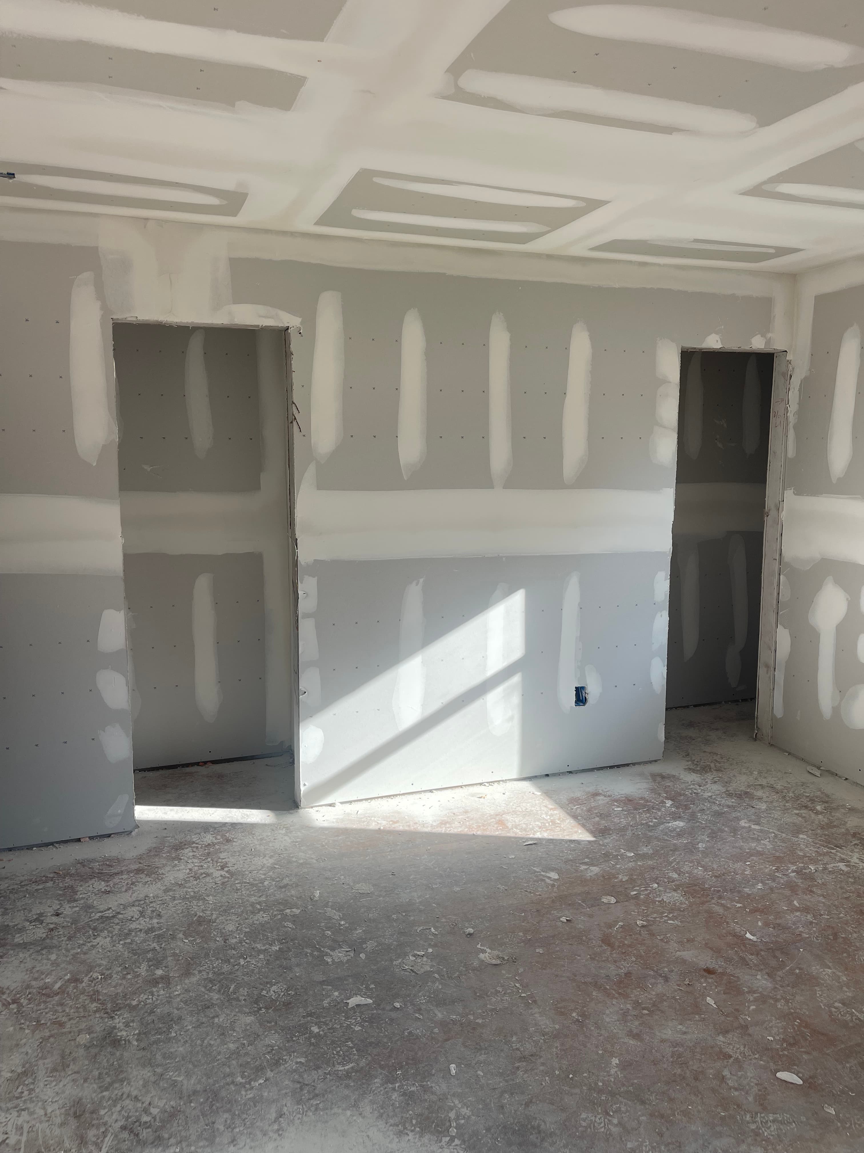 Commercial Space Drywall Finishing & Ceiling Installation